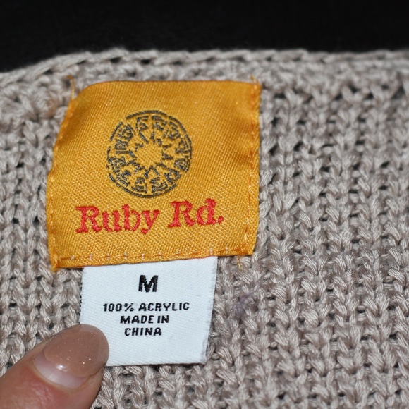 CHIC - Detailed Cardigan - Picture 2 of 7